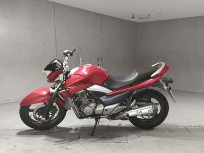 Suzuki GSR250