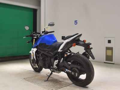 Suzuki GSR750 2013