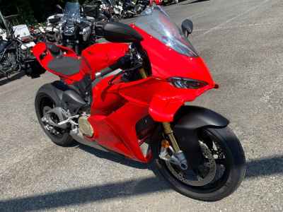 Ducati Panigale V4S 2025