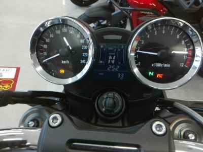Kawasaki Z900RS 2024