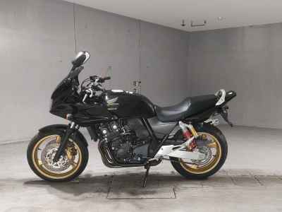 Honda CB400 Super Boldor 2013