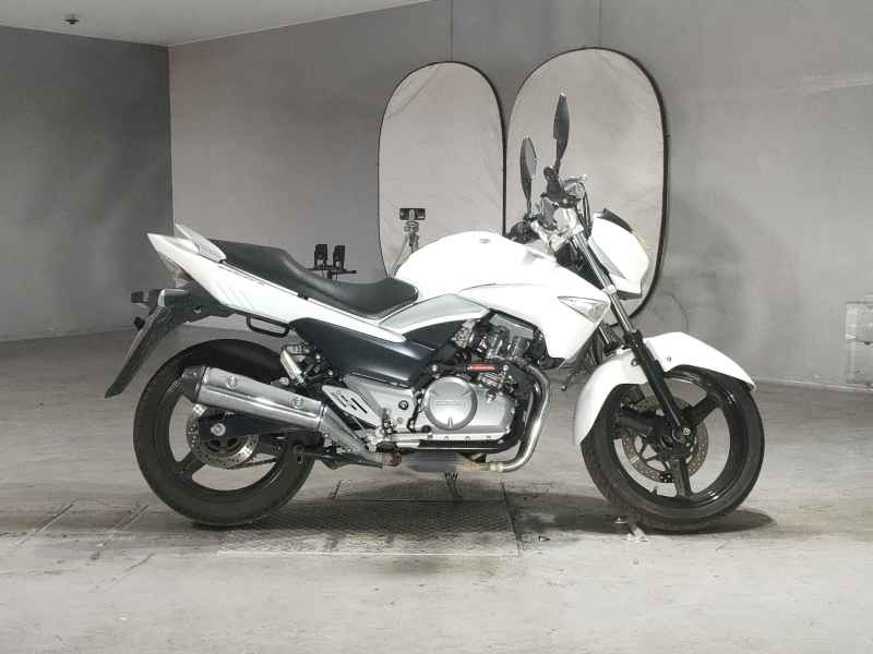 Suzuki GSR250