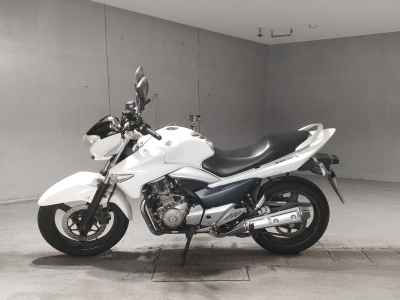 Suzuki GSR250