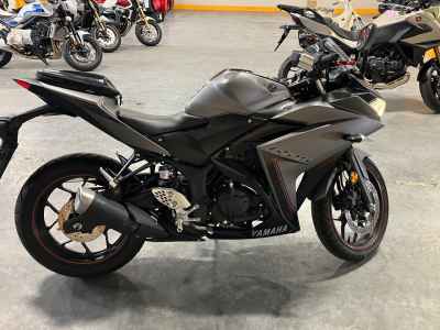 Yamaha YZF-R25 2016