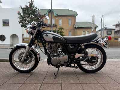Yamaha SR400 2021