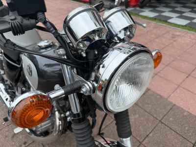 Yamaha SR400 2021