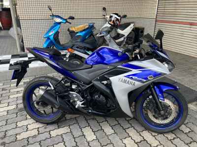 Yamaha YZF-R25 2015