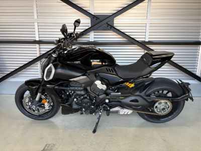 Ducati Diavel V4 2023
