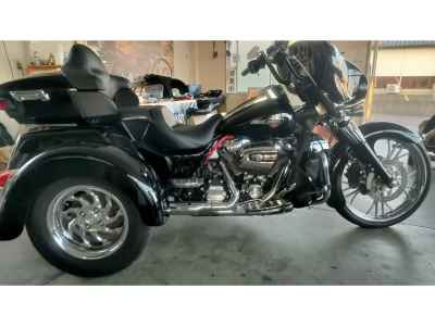 Harley-Davidson FLHTCUTG TRIGLI 2017