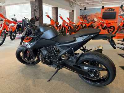 KTM 990 Duke 2024