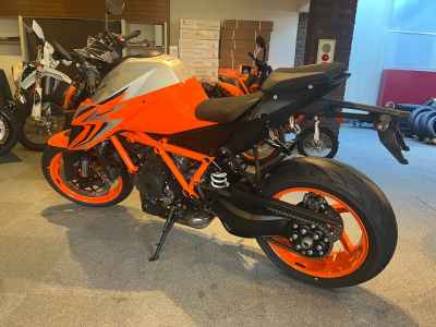KTM 1290 Super Duke R Evo 2023
