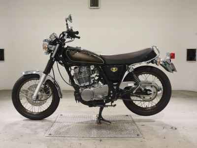 Yamaha SR400 2021