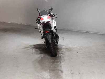 Yamaha YZF-R25 2015