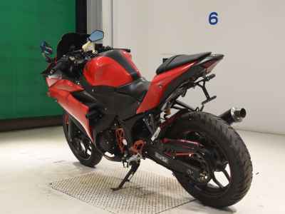 Yamaha YZF-R25 2015