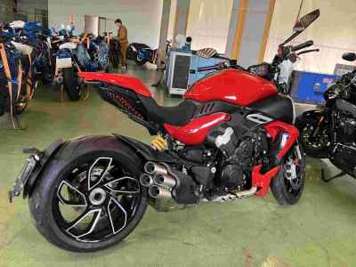 Ducati Diavel V4 2023
