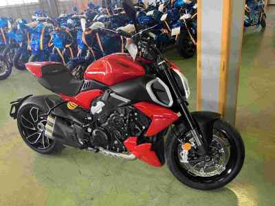 Ducati Diavel V4 2023