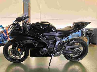 Yamaha YZF-R7 2025