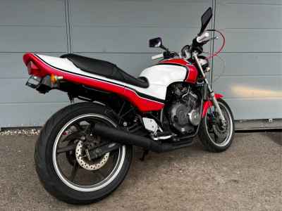 Honda CB250 Jade