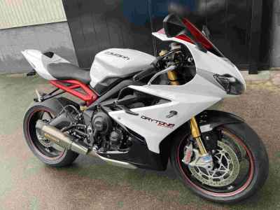 Triumph FIREBIRD N675 R 2014