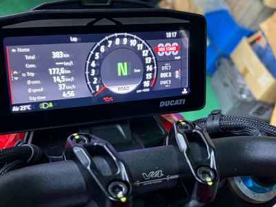Ducati Streetfighter V4S 2025