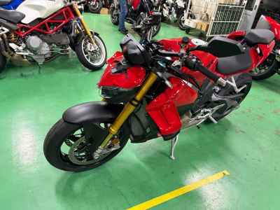 Ducati Streetfighter V4S 2025
