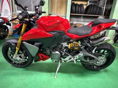 Ducati Streetfighter V2S 2025