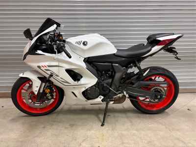 Yamaha YZF-R7 2025