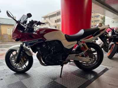Honda CB400 Super Boldor 2015