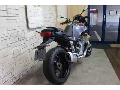Moto Guzzi V100 Mandello 2023