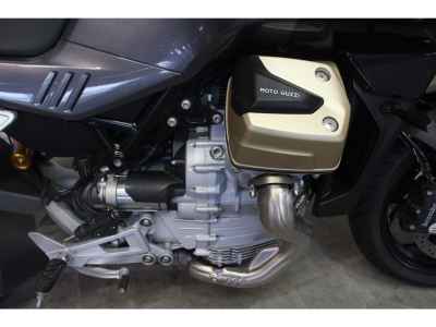Moto Guzzi V100 Mandello 2023