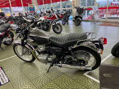 Kawasaki W800 2025