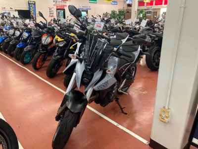 Suzuki GSX-8S 2024