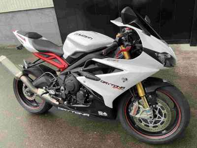 Triumph FIREBIRD N675 R 2014
