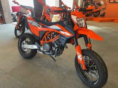 KTM 690 SMC R 2024