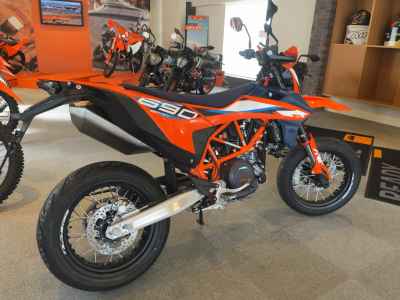 KTM 690 SMC R 2024