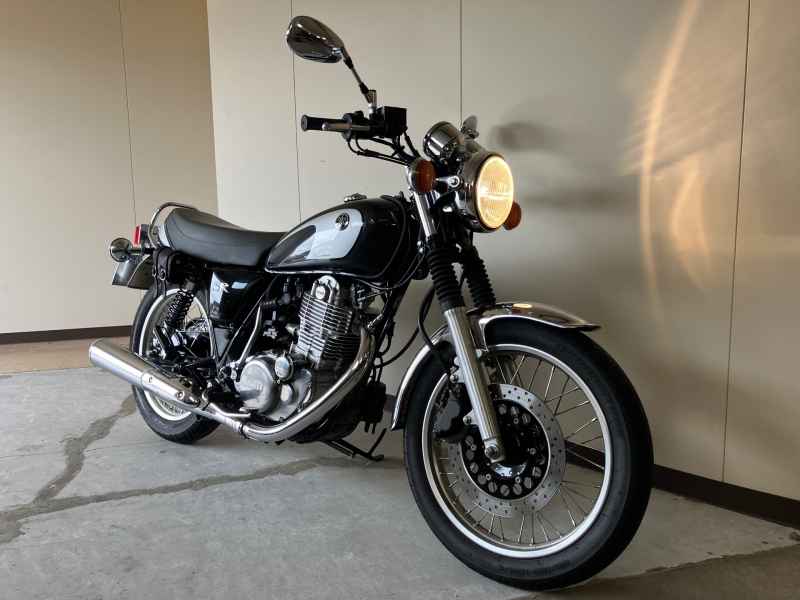 Yamaha SR400 2021