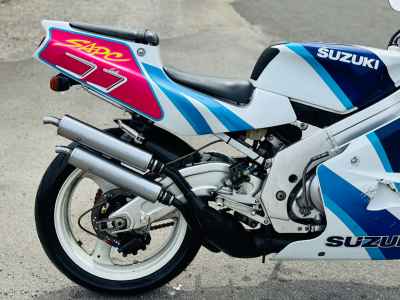 Suzuki RGV250