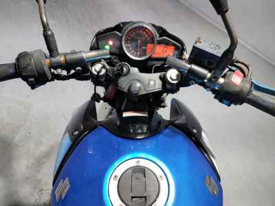 Suzuki GSR250