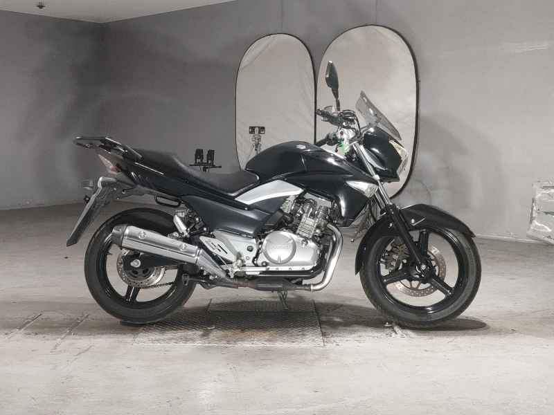 Suzuki GSR250