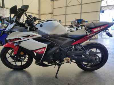 Yamaha YZF-R25 2016