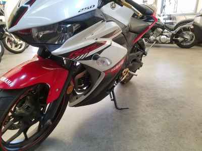 Yamaha YZF-R25 2016