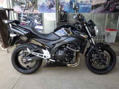 Suzuki GSR400 2011