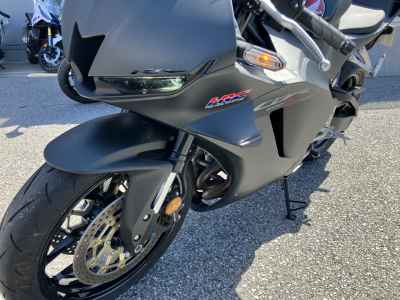 Honda CBR1000RR-R FB SP 2025