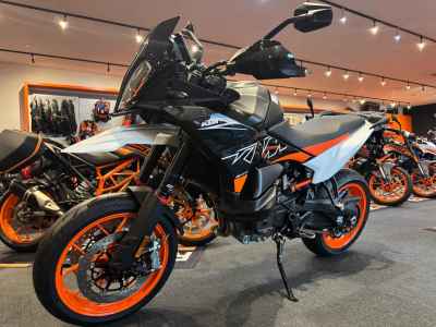 KTM 890 SMT 2024