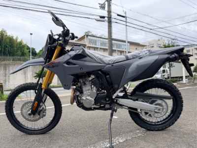 Suzuki DR-Z4S 2025
