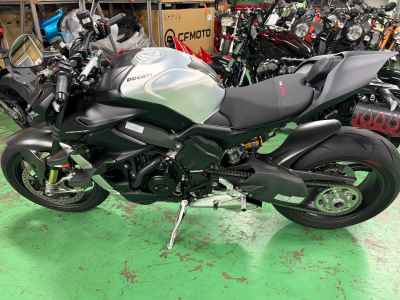 Ducati Streetfighter V4 2023
