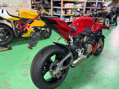 Ducati Streetfighter V4S 2025