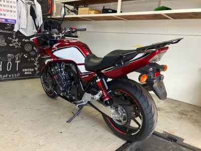Honda CB400 Super Boldor 2021