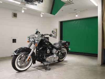 Harley-Davidson Deluxe FLSTN1580 2011