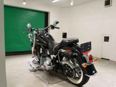 Harley-Davidson Deluxe FLSTN1580 2011